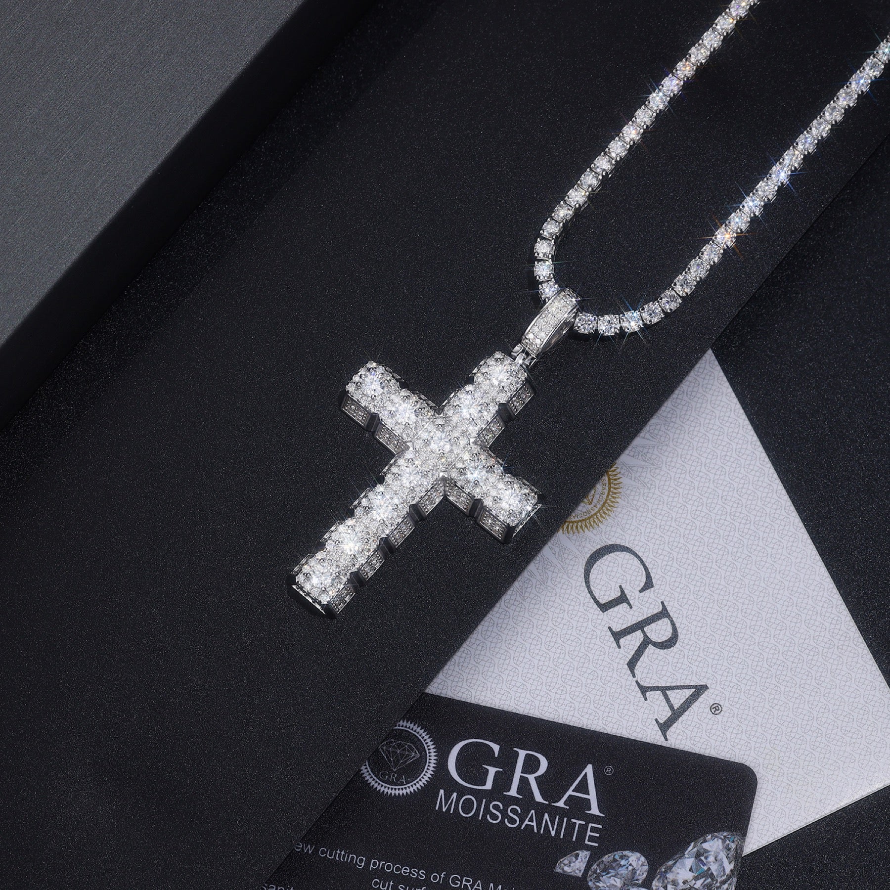 Rood Moissanite Cross Necklace in Sterling Silver