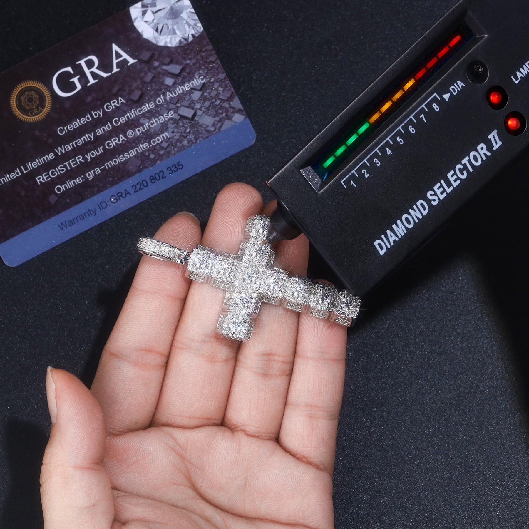 Rood Moissanite Cross Necklace in Sterling Silver