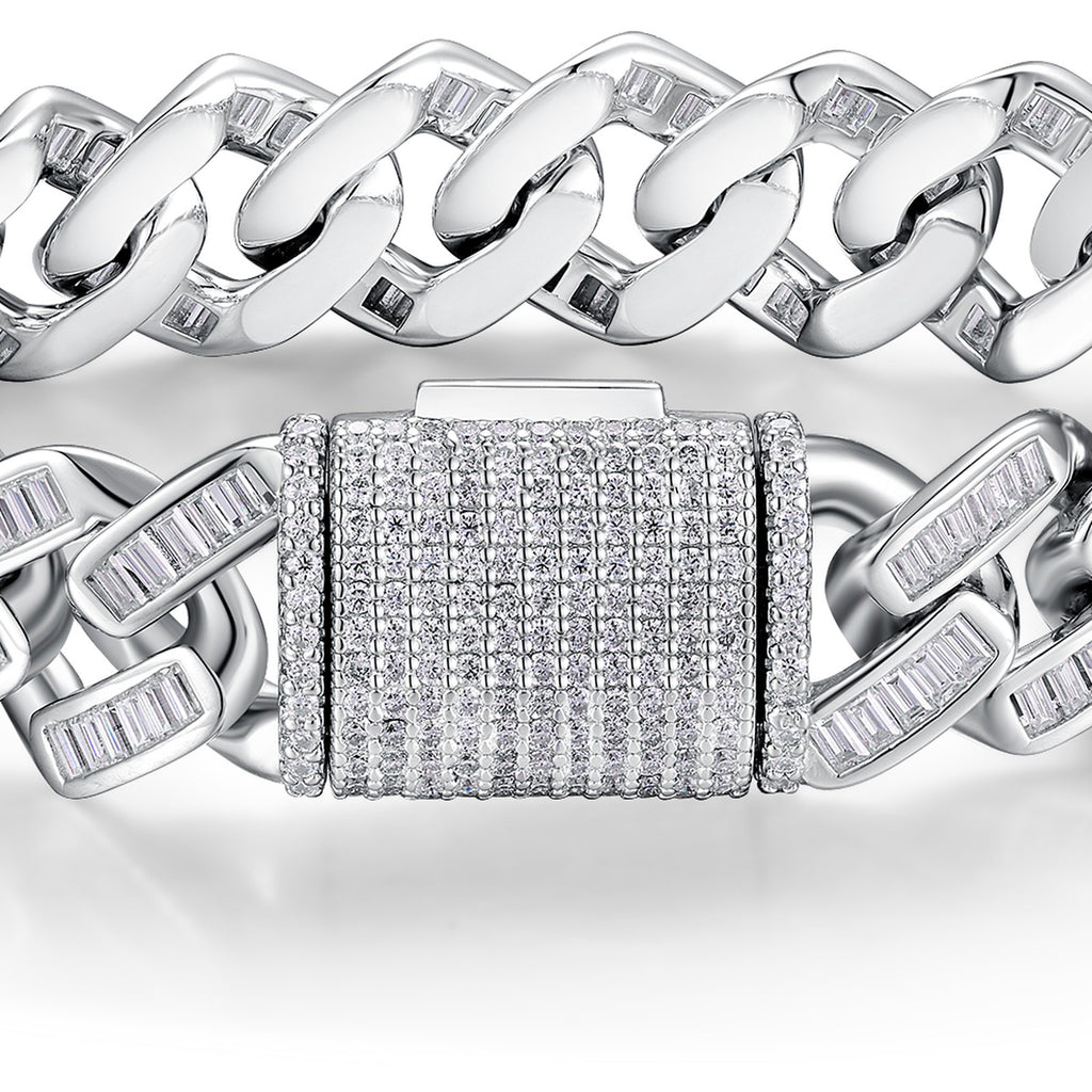 Monogramma Moissanite Cuban Link Bracelet in Sterling Silver — detail