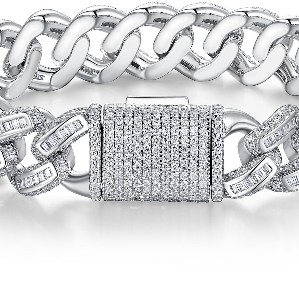 Groviglio Moissanite Cuban Link Bracelet in Sterling Silver — detail