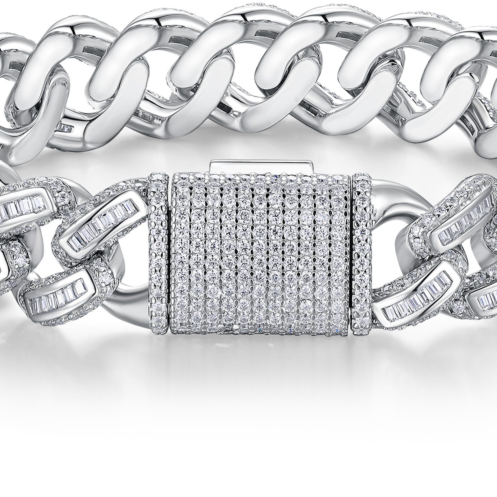 Groviglio Moissanite Cuban Link Bracelet in Sterling Silver — detail